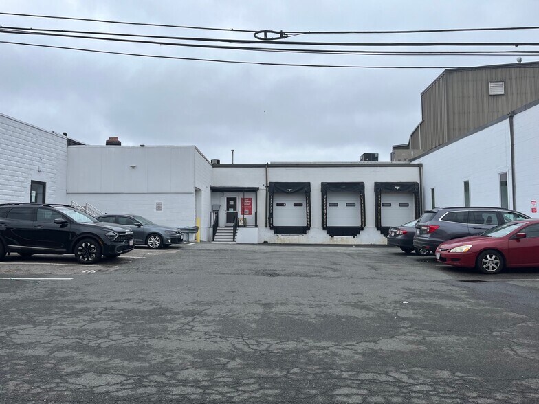 More Photos Of 22 Kent St, Somerville Manufacturing For Lease