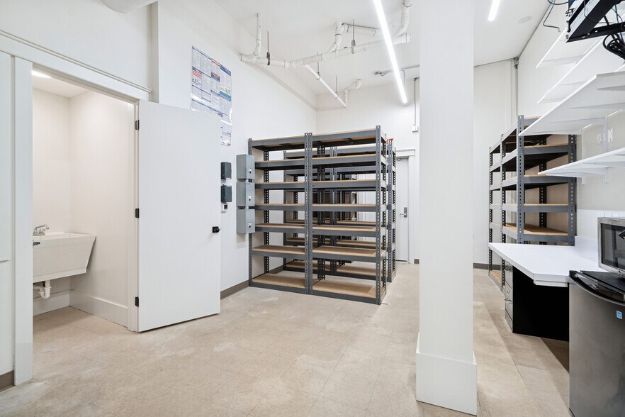 More Photos Of 4000 Magazine St, New Orleans General Retail For Lease