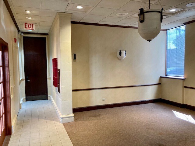 More Photos Of 6225 W Touhy Ave, Chicago Medical For Lease