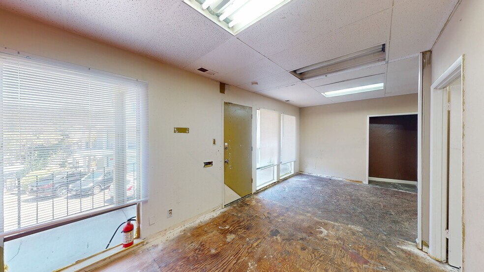 More Photos Of 10901 MacArthur Blvd, Oakland Office For Lease