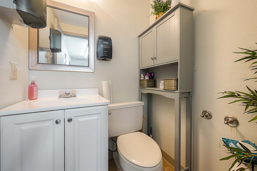 More Photos Of 208-214 E X St, Deer Park Medical For Lease