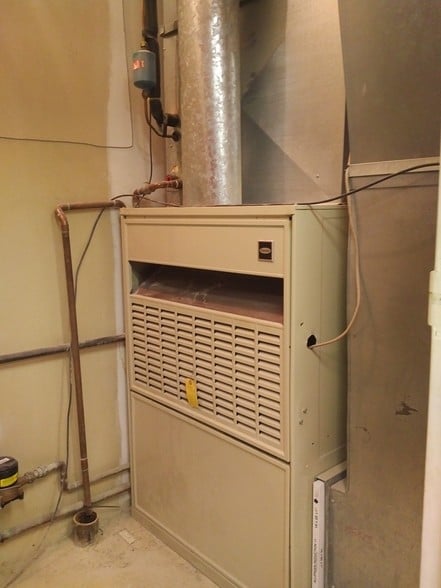 More Photos Of 15 Howard Pl, Kitchener Warehouse For Sale