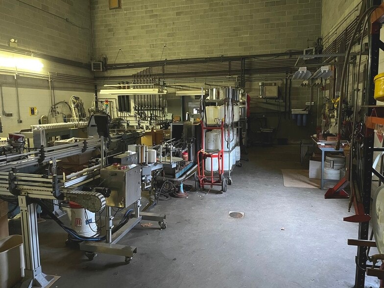 More Photos Of 17 Industrial Dr, Waterford Industrial For Sale