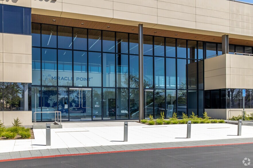 More Photos Of 16802 Aston St, Irvine Research And Development For Lease