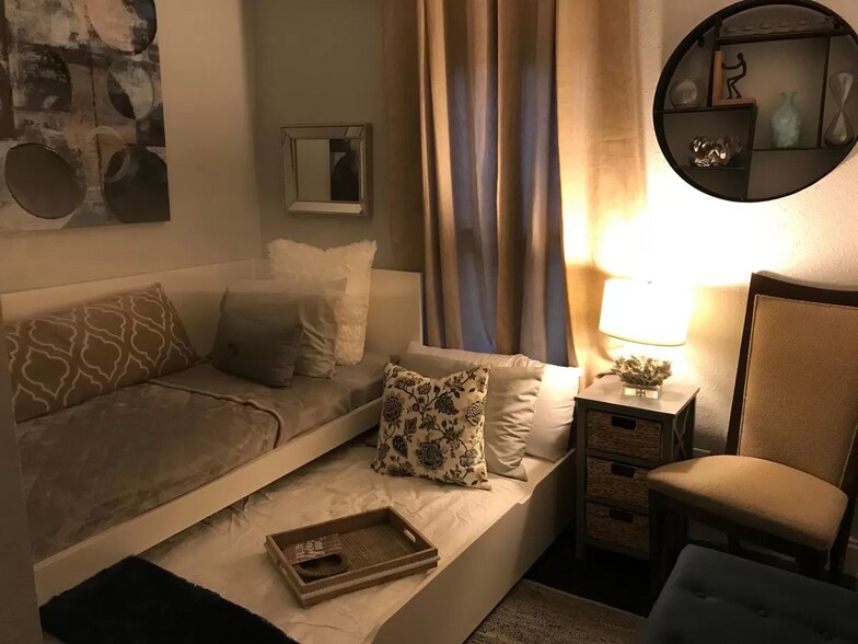 More Photos Of 1113 NW 5th Ave, Gainesville Specialty For Sale