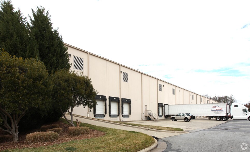 More Photos Of 488 Gallimore Dairy Rd, Greensboro Unknown For Lease