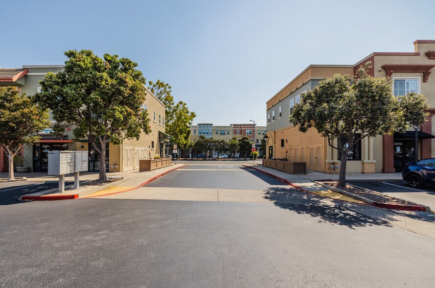 More Photos Of 30703-30719 Union City Blvd, Union City Storefront For Sale