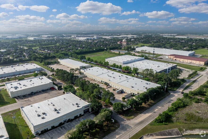 More Photos Of 10641 S Sam Houston Pky W, Houston Warehouse For Lease