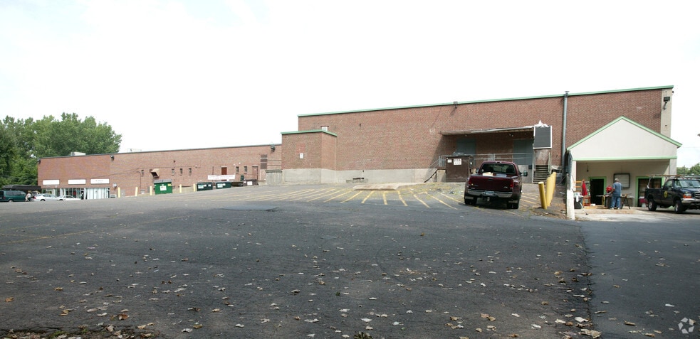 More Photos Of 604-640 Enfield St, Enfield General Retail For Lease