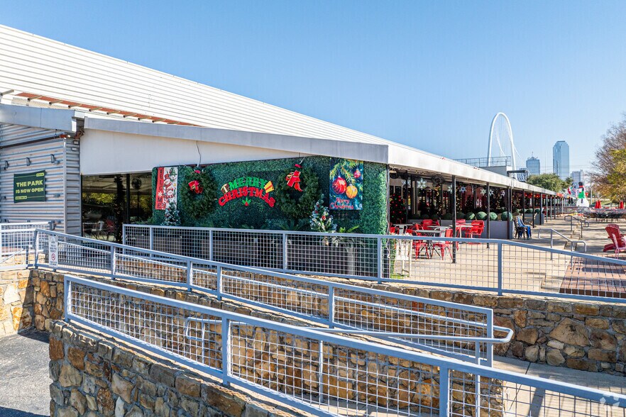 Primary Photo Of 3011 Gulden Ln, Dallas Restaurant For Lease