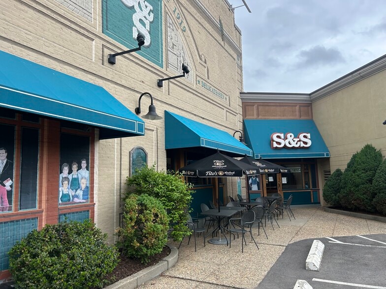 More Photos Of 1334 Cambridge St, Cambridge Restaurant For Lease