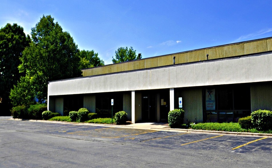 More Photos Of 431 Lakeview Ct, Mount Prospect Light Distribution For Lease