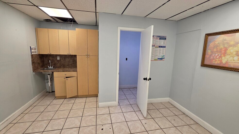 More Photos Of 3383 NW 7th St, Miami Medical For Lease