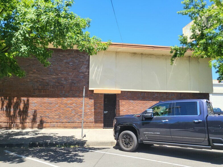 More Photos Of 1767 Market St, Redding Loft Creative Space For Lease