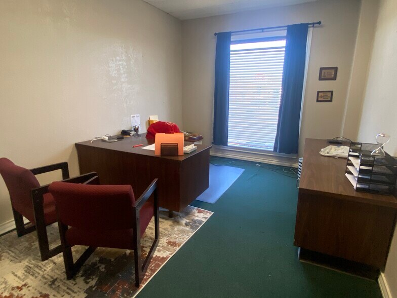 More Photos Of 111 W 5th St, Tyler Loft Creative Space For Lease