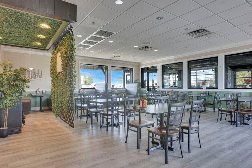 More Photos Of 1122 Hebron Rd, Heath Restaurant For Sale