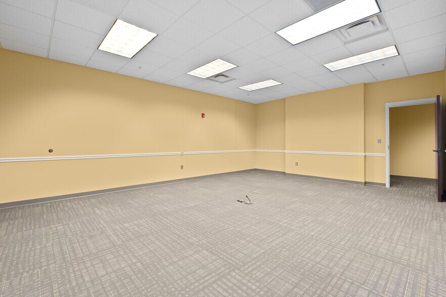 More Photos Of 10304 Spotsylvania Ave, Fredericksburg Office For Lease