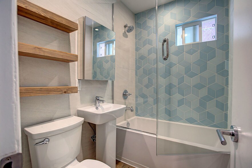 More Photos Of 634 Westminster Ave, Venice Apartments For Sale