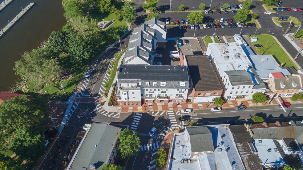 Primary Photo Of 4 Mill St, Bristol Restaurant For Lease