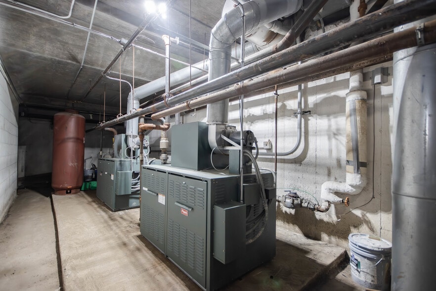 More Photos Of 819 & 831-847 N Leamington Ave, Chicago Schools For Sale