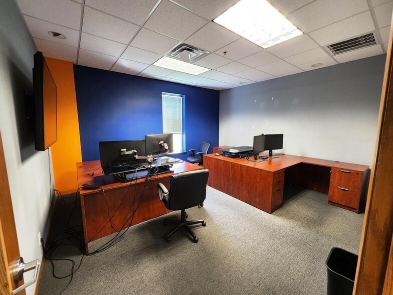 More Photos Of W180N11711 River Ln, Germantown Warehouse For Lease