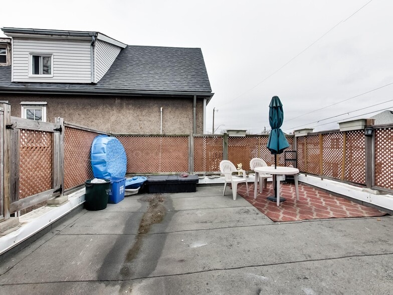 More Photos Of 44 Francis St, Hamilton Flex For Sale