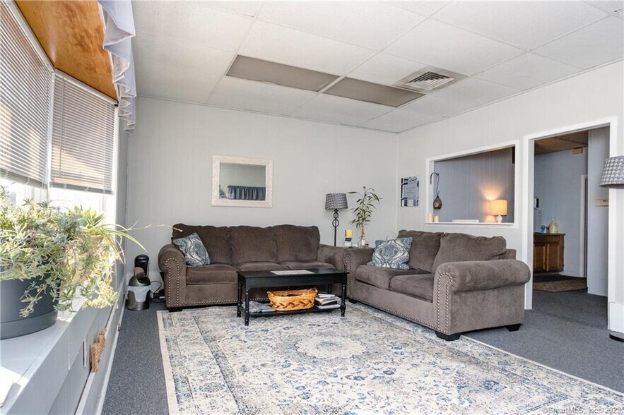 More Photos Of 448 Spring St, Windsor Locks Freestanding For Lease