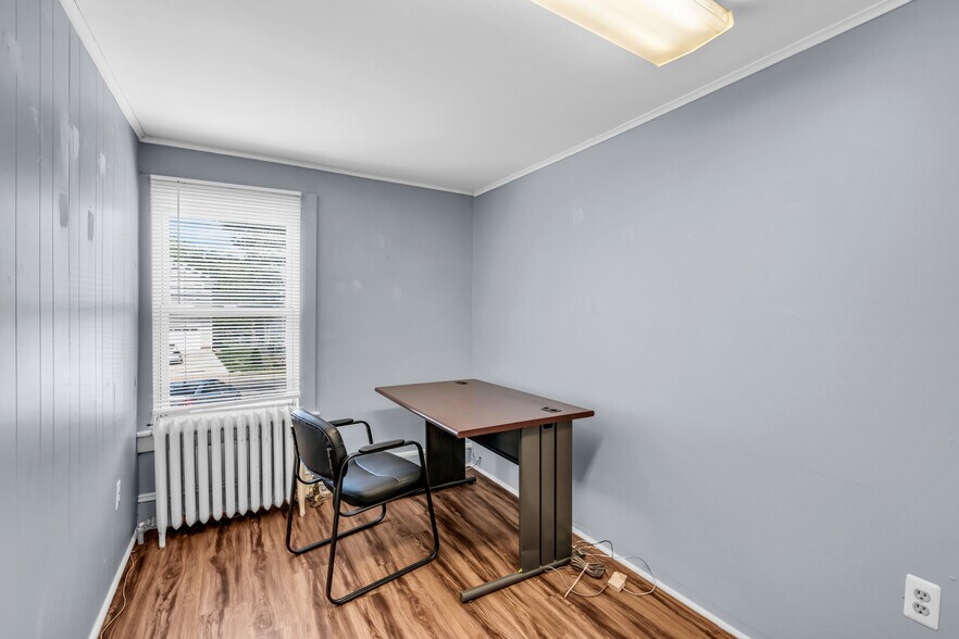More Photos Of 122 Lien St, Toms River Office For Sale