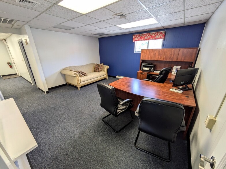 More Photos Of 1365 Blue Mountain Dr, Danielsville Office For Sale