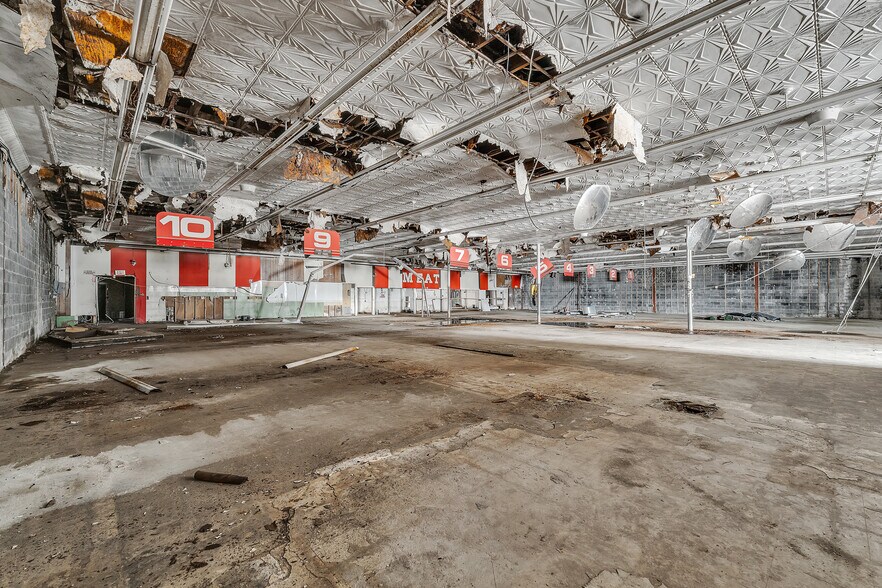 More Photos Of 12021 Harper Ave, Detroit Supermarket For Sale