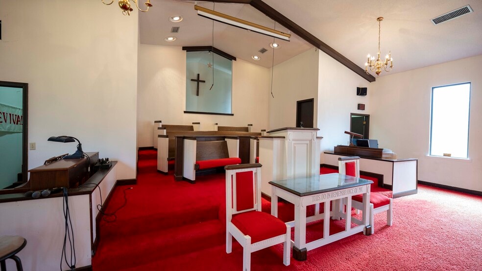 More Photos Of 123 N 5th St, Cochran Religious Facility For Sale