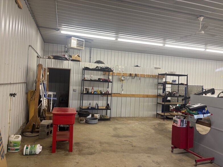 More Photos Of 717 27th St SE, Minot Flex For Lease