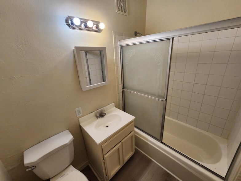 More Photos Of 526-534 W 47th St, Los Angeles Apartments For Sale