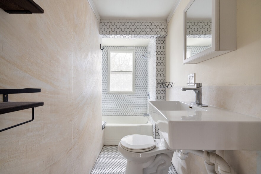 More Photos Of 5059 Route 209, Accord Storefront Retail Residential For Sale