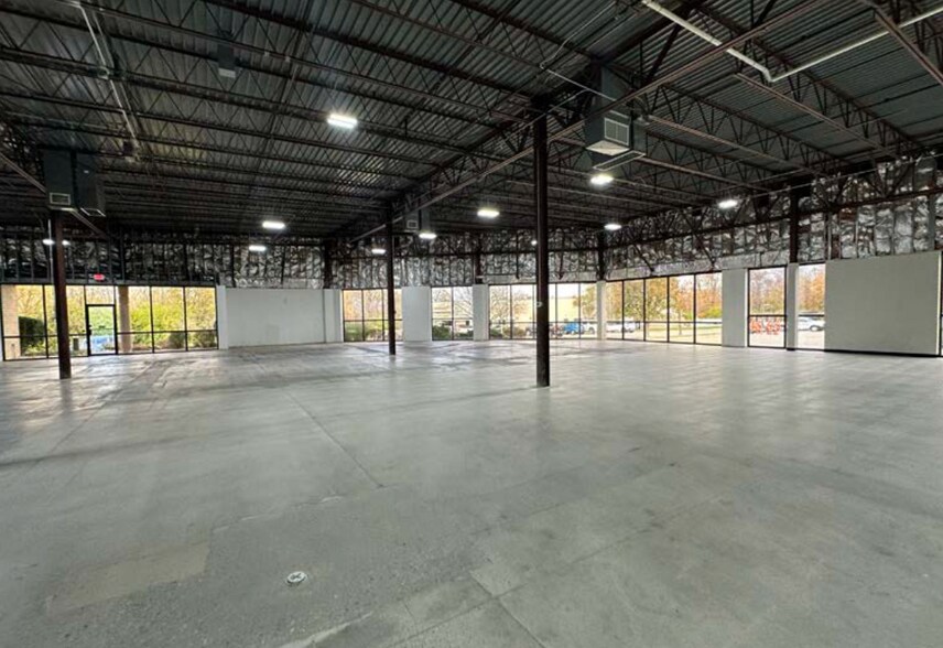 More Photos Of 1330 Kemper Meadow Dr, Cincinnati Light Manufacturing For Sale
