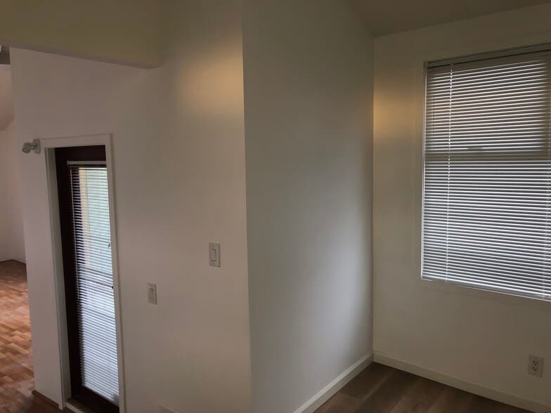 More Photos Of 6555-6557 Shattuck Ave, Oakland Office Residential For Lease