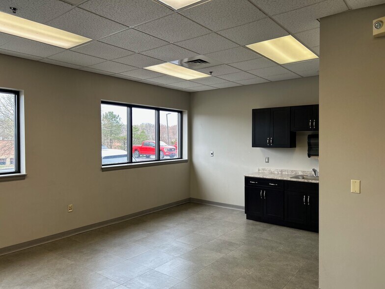More Photos Of 70 Thousand Oaks Blvd, Morgantown Flex For Lease