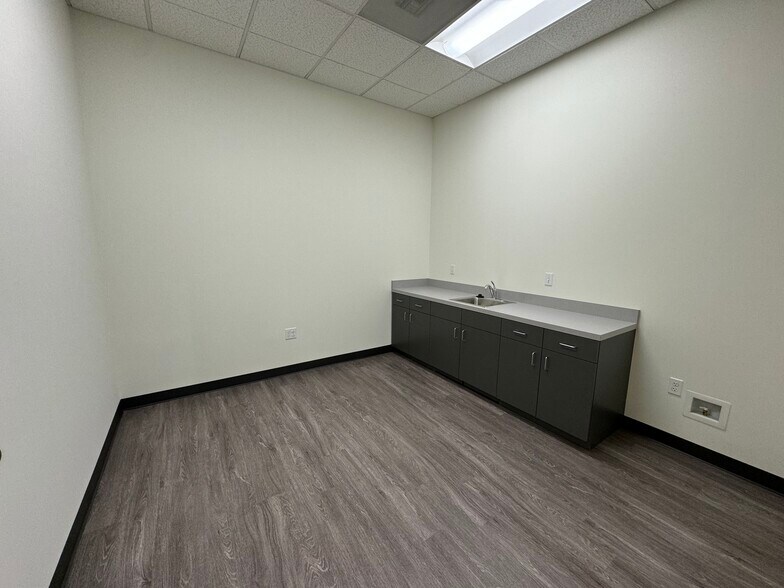 More Photos Of 16027 Carmenita Rd, Cerritos Warehouse For Lease