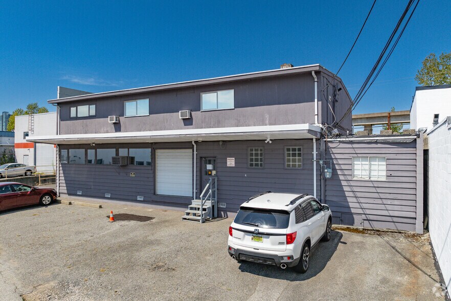More Photos Of 5776 Beresford St, Burnaby Service For Lease