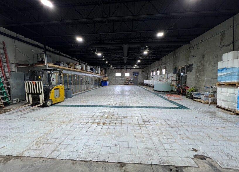 More Photos Of 16600 Hamilton Ave, Highland Park Freestanding For Sale