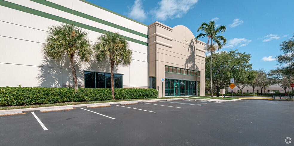 More Photos Of 3951-4049 SW 30th Ave, Fort Lauderdale Warehouse For Lease