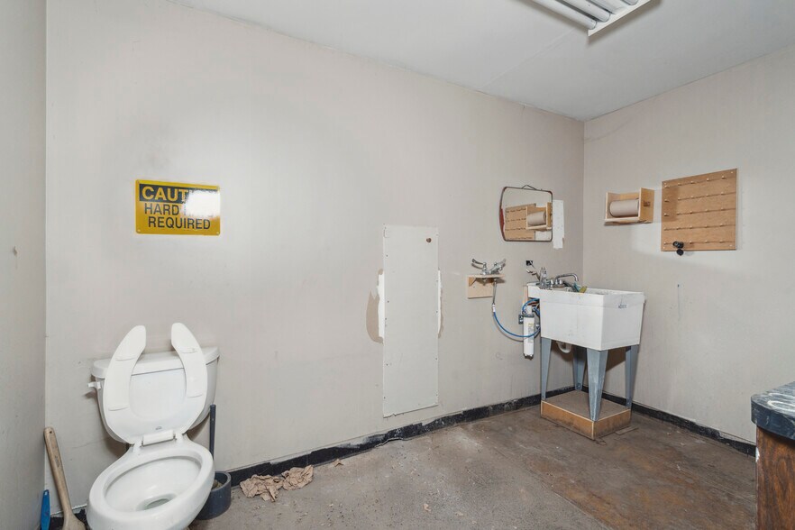 More Photos Of 2844-2848 Frankford Ave, Philadelphia Light Distribution For Lease