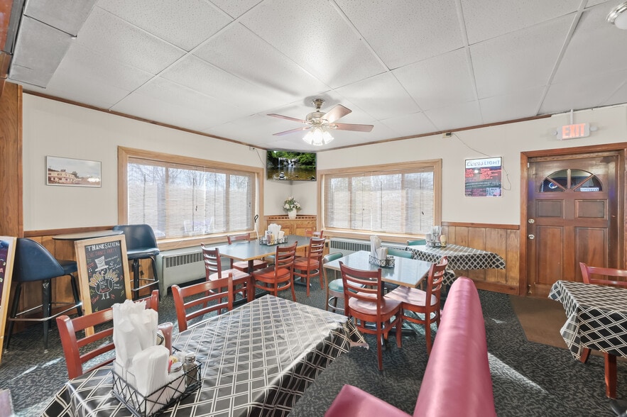 More Photos Of 200 E Main St, Hancock Restaurant For Sale