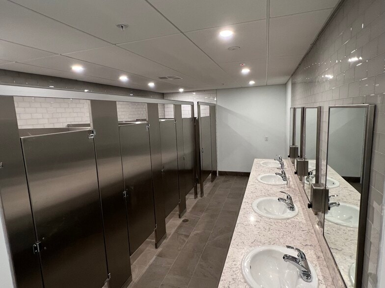 More Photos Of 5405 Diplomat Cir, Orlando Loft Creative Space For Lease