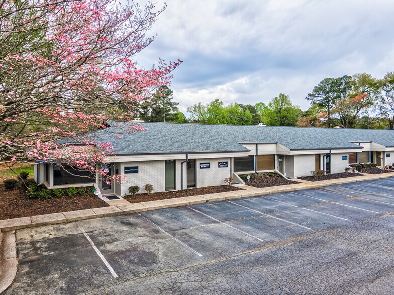 More Photos Of 600 Houze Way, Roswell Office Residential For Lease