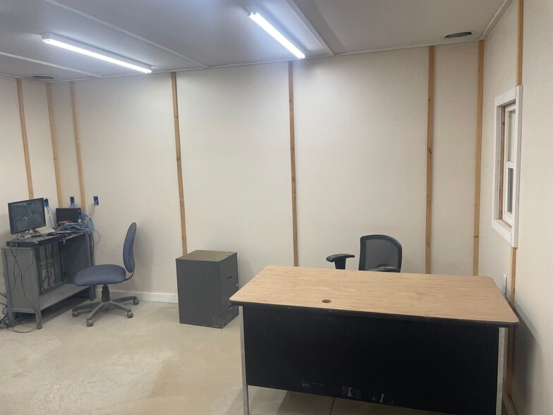 More Photos Of 645 Bess Town Rd, Bessemer City Warehouse For Lease