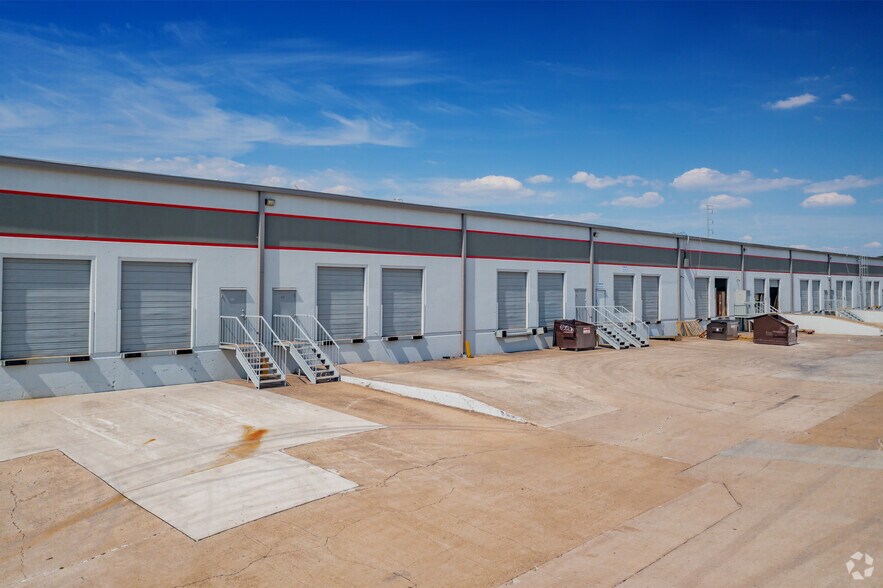 More Photos Of 5405 Bandera Rd, San Antonio Light Distribution For Lease