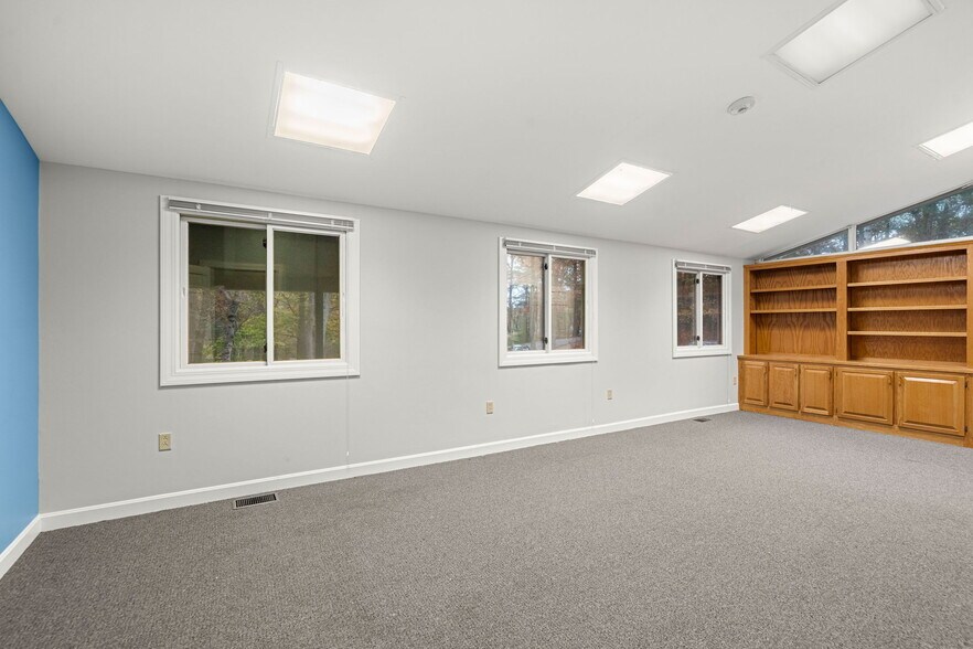More Photos Of 398 Essex St, Beverly Loft Creative Space For Lease