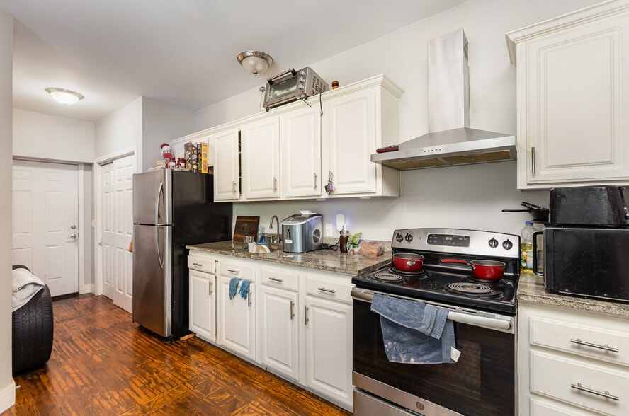 More Photos Of 32 Main St, Scottsville Storefront For Sale