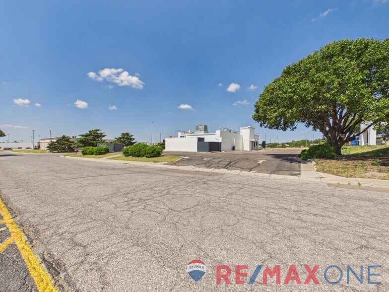 More Photos Of 2208 E Kansas Ave, Garden City Fast Food For Sale